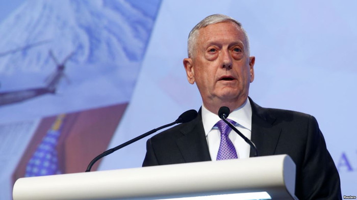 Bộ trưởng Quốc phòng Mỹ James Mattis tại Đối thoại Shangri-la năm nay, ảnh: Reuters / VOA.