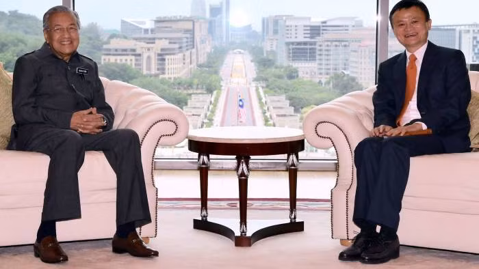 Nếu tỉ phú Jack Ma thiếu kế hoạch hành động thuyết phục cho những gì ông nói với Thủ tướng Malaysia Mahathir Mohamad, thì ông cũng chỉ là một thuyết khách gia của Trung Nam Hải không hơn, không kém. Ảnh minh họa: FT.com.