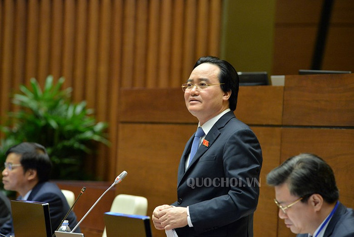 Bộ trưởng Bộ Giáo dục và Đào tạo Phùng Xuân Nhạ trả lời chất vấn trước Quốc hội, ảnh: quochoi.vn.