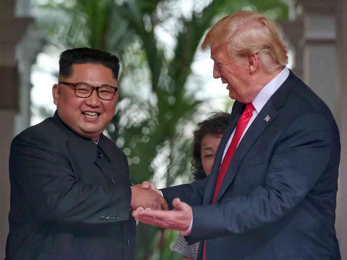 Kim Jong-un vật lộn với nền kinh tế, vòng kim cô Donald Trump phát huy sức mạnh ảnh 2