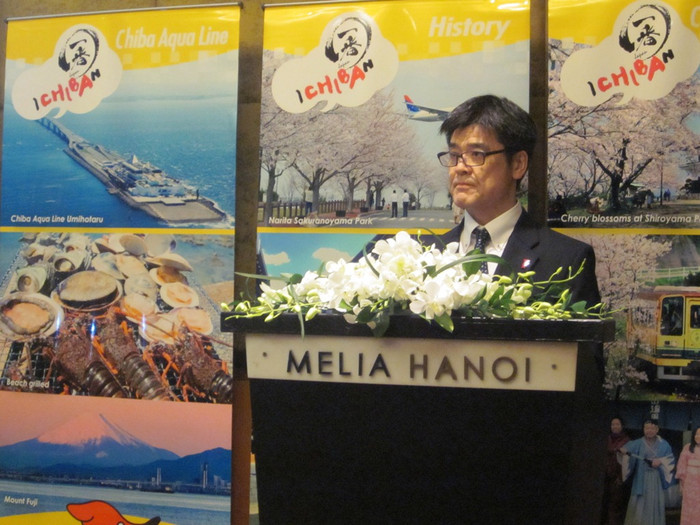 Ông Tanaka Tsuyoshi giới thiệu đôi nét về tỉnh Chiba. Ông Tanaka Tsuyoshi giới thiệu đôi nét về tỉnh Chiba.