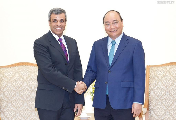 Thủ tướng Nguyễn Xuân Phúc tiếp ông Khaled Ali Al Fadhel. Ảnh: VGP