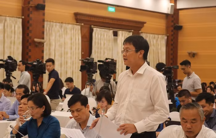 Thứ trưởng Bộ Giáo dục và Đào tạo Lê Hải An trả lời tại họp báo về vụ việc Đại học Đông Đô. Ảnh: Đỗ Thơm Thứ trưởng Bộ Giáo dục và Đào tạo Lê Hải An trả lời tại họp báo về vụ việc Đại học Đông Đô. Ảnh: Đỗ Thơm