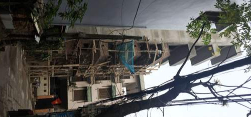 Công trình số 17, ngõ 182, đường Lương Thế Vinh đang được chủ đầu tư thúc ép công nhân hoàn thiện. Ảnh: Tiến Thành