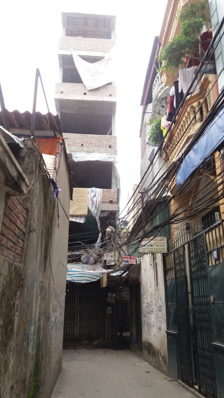 Ngôi nhà được chủ đầu tư xây dựng trái phép 6 tầng tại tổ 3, phường Định Công, Hoàng Mai. Ảnh Trần Việt Ngôi nhà được chủ đầu tư xây dựng trái phép 6 tầng tại tổ 3, phường Định Công, Hoàng Mai. Ảnh Trần Việt