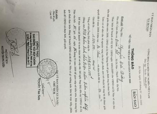 Giá đất mà UBND xã Dị Nậu yêu cầu gia đình ông Đường nộp là 1.500.000 đồng/1m2 đất giãn dân, cao hơn giá mà UBND huyện Thạch Thất ban hành 450.000 đồng và người trực tiếp ký là ông Nguyễn Văn Sơn, Chủ tịch xã . Giá đất mà UBND xã Dị Nậu yêu cầu gia đình ông Đường nộp là 1.500.000 đồng/1m2 đất giãn dân, cao hơn giá mà UBND huyện Thạch Thất ban hành 450.000 đồng và người trực tiếp ký là ông Nguyễn Văn Sơn, Chủ tịch xã .