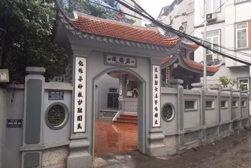 Bên ngoài khu lăng mộ Đức Bà. Ảnh: Phan Thiên