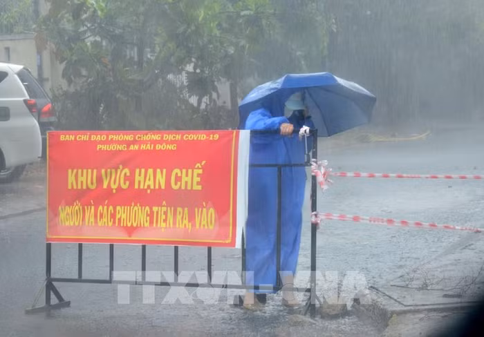 Bão số 5 đã ảnh hưởng trực tiếp đến khu vực Trung Trung Bộ, gây mưa rất lớn trên diện rộng, nhất là tại các tỉnh Thừa Thiên Huế, Quảng Nam, Quảng Ngãi. Ảnh minh họa: TTXVN