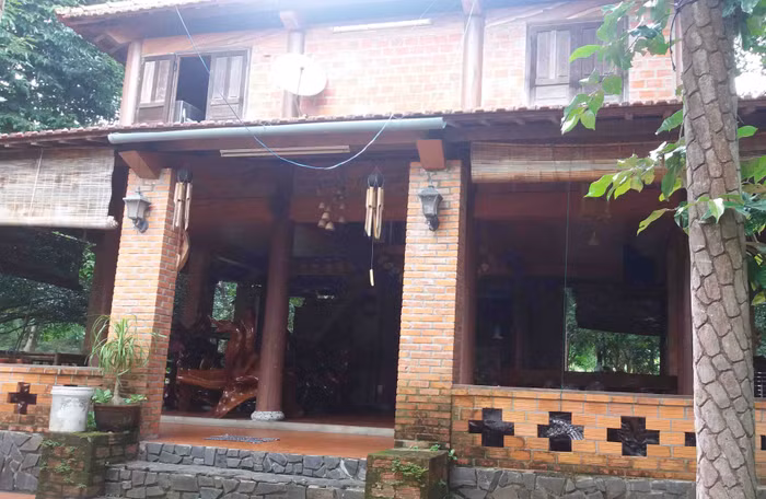 Một công trình vi phạm trên rừng Nam Hải Vân, gần biệt phủ của ông Ngô Văn Quang nhưng không bị xử lý. Ảnh T.L Một công trình vi phạm trên rừng Nam Hải Vân, gần biệt phủ của ông Ngô Văn Quang nhưng không bị xử lý. Ảnh T.L