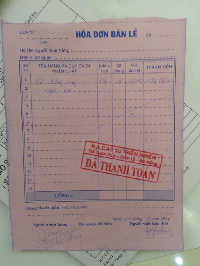 Một hóa đơn bán lẻ được xuất bán ngay trong sáng 23/12....Điều đáng nói, nhiều sản phẩm được bày bán trong showroom này có giá rẻ bất ngờ so với thị trường. Một hóa đơn bán lẻ được xuất bán ngay trong sáng 23/12....Điều đáng nói, nhiều sản phẩm được bày bán trong showroom này có giá rẻ bất ngờ so với thị trường.