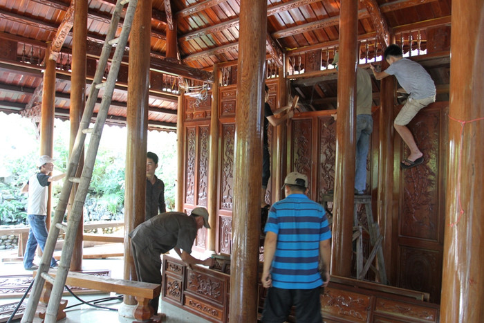 Nhà rường vi phạm cũng được tháo dỡ trong sáng nay... Nhà rường vi phạm cũng được tháo dỡ trong sáng nay...