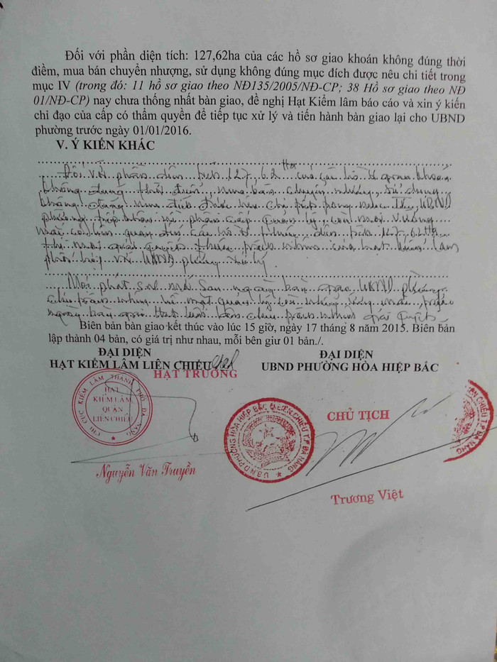 Biên bản bàn giao rừng và đất lâm nghiệp...Trong biên bản này, UBND phường Hòa Hiệp Bắc chưa chịu nhận 49 hồ sơ "có vấn đề"!. Ảnh T.L