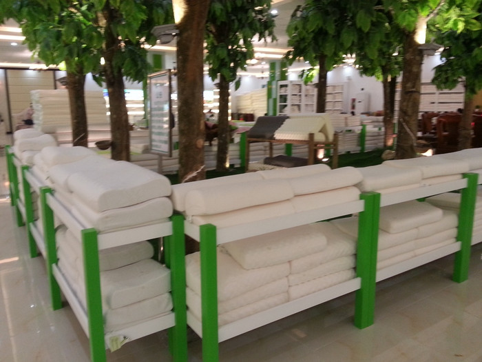 Chủ showroom này là người Việt Nam... Chủ showroom này là người Việt Nam...