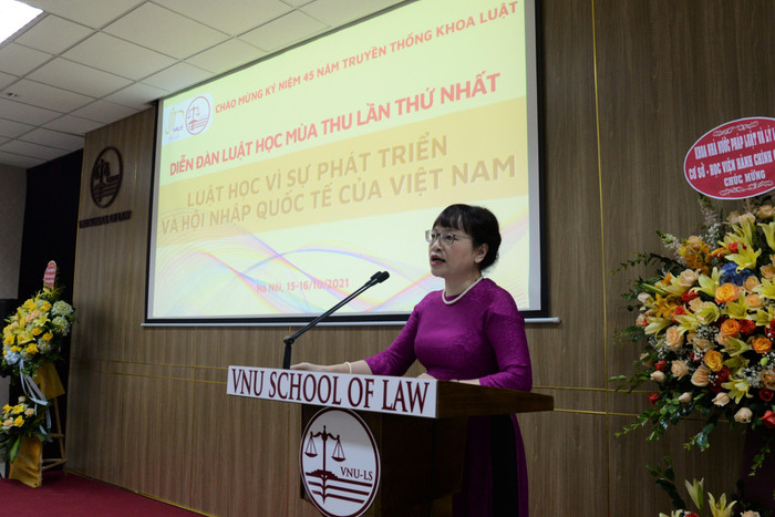 Phó Giáo sư, Tiến sĩ Nguyễn Thị Quế Anh – Chủ nhiệm Khoa Luật phát biểu khai mạc. Ảnh: Ban Đối ngoại Đoàn Thanh niên Khoa Luật cung cấp Phó Giáo sư, Tiến sĩ Nguyễn Thị Quế Anh – Chủ nhiệm Khoa Luật phát biểu khai mạc. Ảnh: Ban Đối ngoại Đoàn Thanh niên Khoa Luật cung cấp