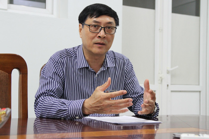 Thầy Nguyễn Quốc Bình - Hiệu trưởng nhà trường trao đổi với phóng viên. Ảnh: Đỗ Thơm Thầy Nguyễn Quốc Bình - Hiệu trưởng nhà trường trao đổi với phóng viên. Ảnh: Đỗ Thơm