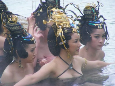 Các bản Tây Du Ký về sau, nhất là Tân Tây Du Ký (2012) áp dụng nhiều cảnh nóng bỏng hơn theo phong cách phim hiện đại...