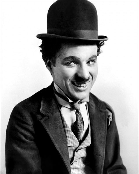 Chaplin là một trong những diễn viên, đạo diễn nổi tiếng nhất trong thời kỳ đầu của Hollywood và điện ảnh Mỹ. Chaplin là một trong những diễn viên, đạo diễn nổi tiếng nhất trong thời kỳ đầu của Hollywood và điện ảnh Mỹ.