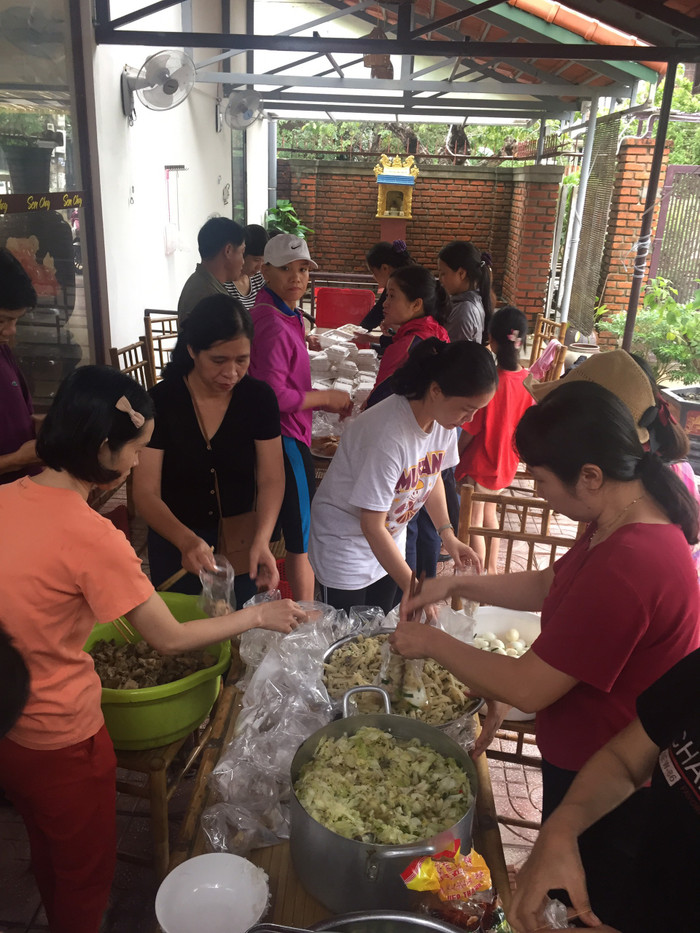 Tất cả các công việc được tiến hành khẩn trương. Tất cả các công việc được tiến hành khẩn trương.