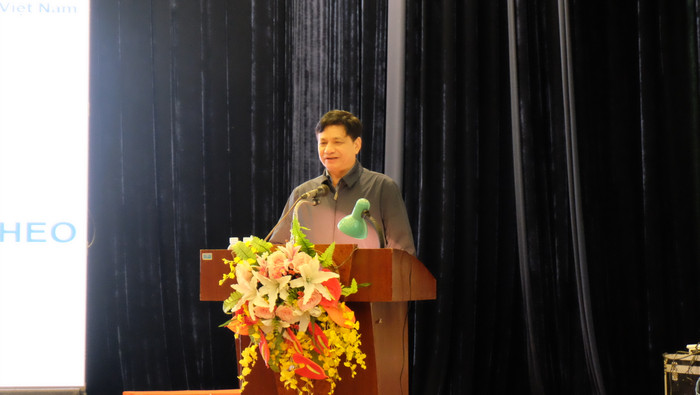 Giáo sư, Tiến sĩ, Thầy thuốc nhân dân Lê Danh Tuyên phát biểu tại Hội nghị. Ảnh: LC