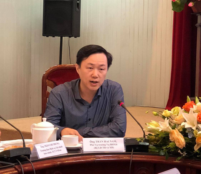 Ông Trần Hải Nam, Phó Vụ trưởng Vụ Bảo hiểm xã hội (Bộ Lao động, Thương binh và Xã hội) phát biểu trong buổi giao lưu: "“Phát triển bảo hiểm xã hội tự nguyện trong dịch Covid-19". Ông Trần Hải Nam, Phó Vụ trưởng Vụ Bảo hiểm xã hội (Bộ Lao động, Thương binh và Xã hội) phát biểu trong buổi giao lưu: "“Phát triển bảo hiểm xã hội tự nguyện trong dịch Covid-19".