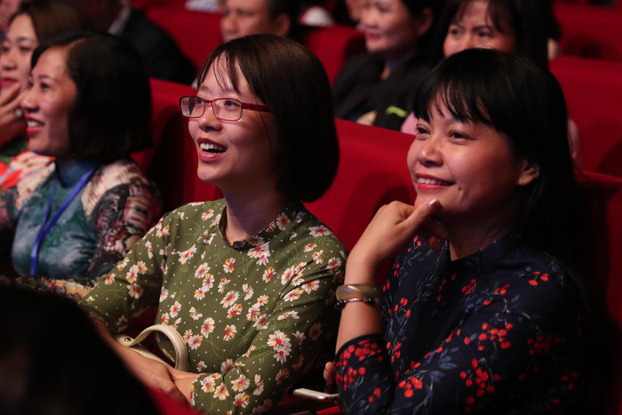 Niềm vui của các giáo viên Chuyên Ngoại ngữ tại buổi lễ. Ảnh: Nhà trường cung cấp Niềm vui của các giáo viên Chuyên Ngoại ngữ tại buổi lễ. Ảnh: Nhà trường cung cấp