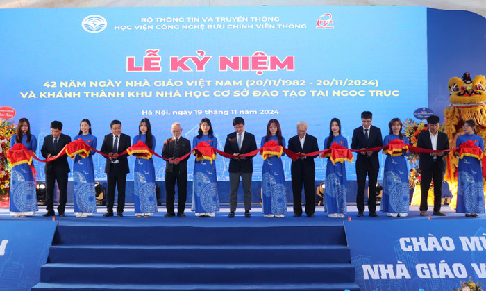 Nghi thức cắt băng khánh thành Cơ sở đào tạo Ngọc Trục. Ảnh: Thùy Trang. z6049130392659_44e78c6b14bd0dafae629bb7a3778b3b.jpg