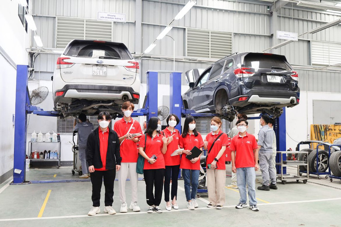 Sinh viên ngành Công nghệ Kỹ thuật Ô tô - Trường Cao đẳng Việt Mỹ Hà Nội đến tiếp nhận tại Xưởng ô tô của Subaru. Ảnh: NVCC. nganh-cong-nghe-ky-thuat-o-to-2-.jpg