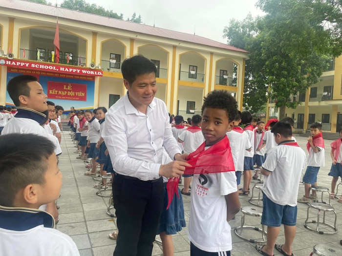 Thầy Đào Chí Mạnh - Hiệu trưởng Trường Tiểu học Hội Hợp B (Thành phố Vĩnh Yên, tỉnh Vĩnh Phúc). Ảnh: NVCC 443733490_469544118806992_894683830917118537_n.jpg