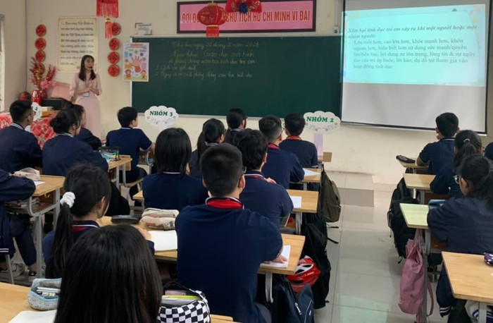 Một tiết học Giáo dục giới tính tại Trường Trung học cơ sở Phương Mai (Hà Nội). Ảnh: NVCC 922c4cdec59665c83c87.jpg