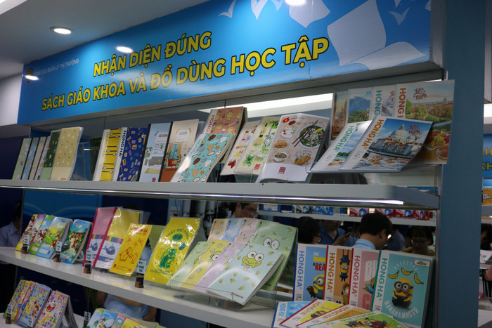 Hơn 400 sản phẩm được giới thiệu tại phòng trưng bày. 20240820153717_IMG_2801.JPG