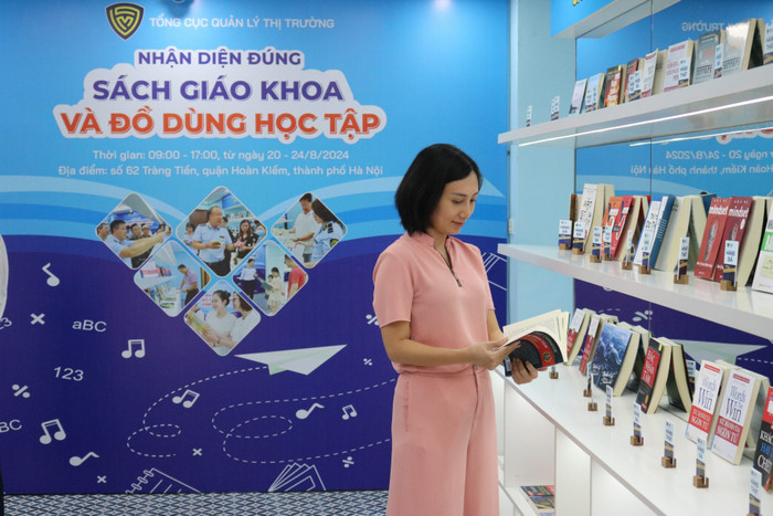 Tổng cục Quản lý thị trường mở cửa Phòng trưng bày “Nhận diện đúng sách giáo khoa và đồ dùng học tập” tại 62 Tràng Tiền, Hoàn Kiếm, Hà Nội. 20240820163536_IMG_2867.JPG
