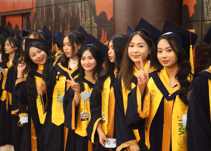 gdvn_sinh viên vui mừng.JPG