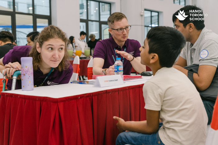 Được biết, phụ huynh đăng ký nhập học ngay tại Ngày hội thông tin – "Hành trình vững bước tương lai" sáng nay, phụ huynh và học sinh có cơ hội nhận ưu đãi lên đến 80.000.000 đồng. Ngoài ra, còn nhiều ưu đãi như: Giảm 10% học phí cho năm học 2023-2024; miễn phí nhập học và kiểm tra đầu vào; ưu đãi nhóm cho 2 năm học với tổng giá trị lên đến 100 triệu đồng cũng sẽ được trao tặng đến các phụ huynh, học sinh may mắn