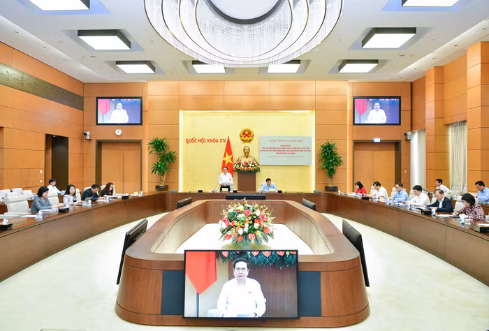 Đoàn giám sát của Ủy ban Thường vụ Quốc hội làm việc với Bộ Tài chính, Bộ Kế hoạch và Đầu tư, Bộ Nội vụ về việc thực hiện Nghị quyết 88 và Nghị quyết 51 của Quốc hội. Ảnh: quochoi.vn