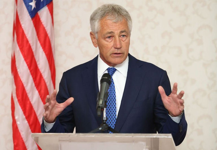 Bộ trưởng Quốc phòng Mỹ Chuck Hagel hôm qua tham dự AMMD + cũng khẳng định rõ, bất kỳ nỗ lực thúc đẩy hành động trên Biển Đông nhằm nâng cao yêu sách chủ quyền của bên nào đều không làm tăng giá trị pháp lý của yêu sách đó, ngược lại chỉ làm tăng nguy cơ đối đầu ở Biển Đông. Bộ trưởng Quốc phòng Mỹ Chuck Hagel hôm qua tham dự AMMD + cũng khẳng định rõ, bất kỳ nỗ lực thúc đẩy hành động trên Biển Đông nhằm nâng cao yêu sách chủ quyền của bên nào đều không làm tăng giá trị pháp lý của yêu sách đó, ngược lại chỉ làm tăng nguy cơ đối đầu ở Biển Đông.