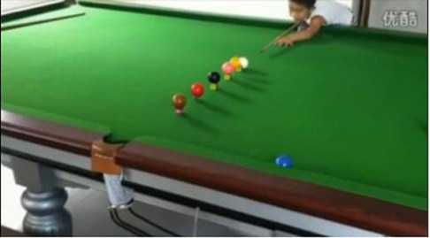 Uông Ô Khải biểu diễn tuyệt chiêu. Uông Ô Khải biểu diễn tuyệt chiêu.