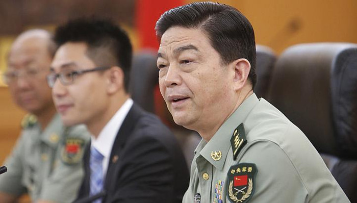 Ông Thường Vạn Toàn (bên phải). Ông Thường Vạn Toàn (bên phải).