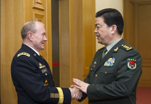 Ông Thường Vạn Toàn (phải) tiếp Chủ tịch Hội đồng tham mưu trưởng liên quân Mỹ Martin Dempsey.