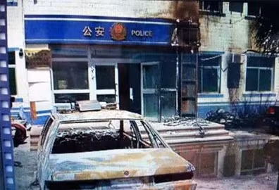 Hiện trường vụ bạo loạn tại Tân Cương hôm 23/4.