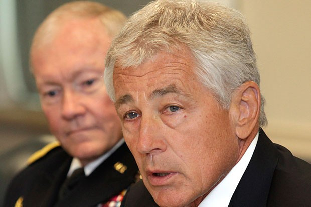 Bộ trưởng Quốc phòng Mỹ Chuck Hagel (phải) và Chủ tịch Hội đồng tham mưu trưởng liên quân Mỹ Martin Dempsey. Bộ trưởng Quốc phòng Mỹ Chuck Hagel (phải) và Chủ tịch Hội đồng tham mưu trưởng liên quân Mỹ Martin Dempsey.