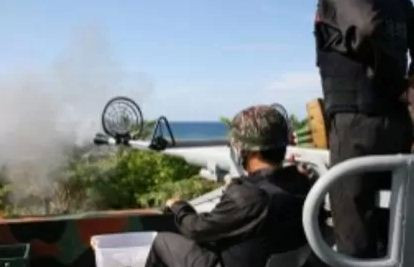 Lính Đài Loan đồn trú bất hợp pháp trên đảo Ba Bình nằm trong quần đảo Trường Sa thuộc chủ quyền Việt Nam. Lính Đài Loan đồn trú bất hợp pháp trên đảo Ba Bình nằm trong quần đảo Trường Sa thuộc chủ quyền Việt Nam.