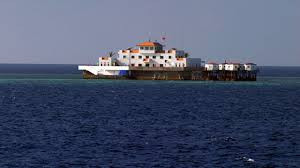 Công sự nhà nổi kiên cố Trung Quốc xây dựng trái phép trên Đá Vành Khăn, Trường Sa.