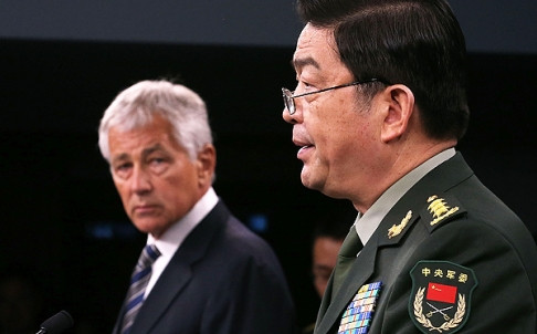 Bộ trưởng Quốc phòng Mỹ Chuck Hagel và người đồng cấp Trung Quốc Thường Vạn Toàn trong buổi họp báo sau hội đàm.