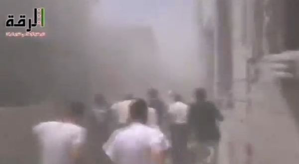 Thị trấn Raqqah sau vụ đánh bom của không quân chính phủ Syria. Thị trấn Raqqah sau vụ đánh bom của không quân chính phủ Syria.