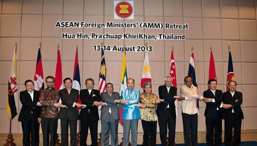 Ngoại trưởng 9 nước ASEAN trong cuộc họp ngày hôm qua, Ngoại trưởng Campuchia vắng mặt. Ngoại trưởng 9 nước ASEAN trong cuộc họp ngày hôm qua, Ngoại trưởng Campuchia vắng mặt.