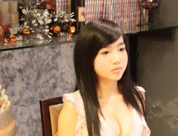 Người đẹp biểu hiện tâm trạng trước ống kính Người đẹp biểu hiện tâm trạng trước ống kính