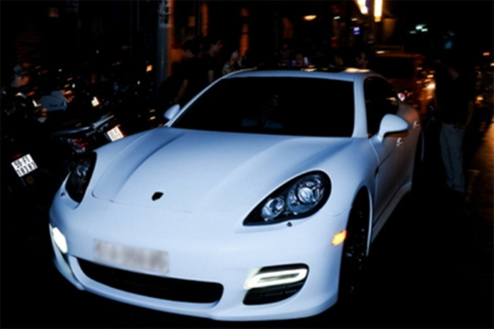 Chiếc xe này có giá sau thuế đến gần 10 tỷ đồng Chiếc xe này có giá sau thuế đến gần 10 tỷ đồng