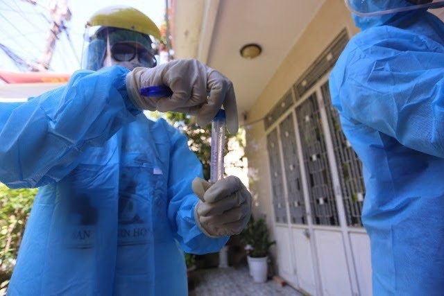 Ngành y tế đang làm hết sức để chống dịch. Ảnh: moh.gov.vn