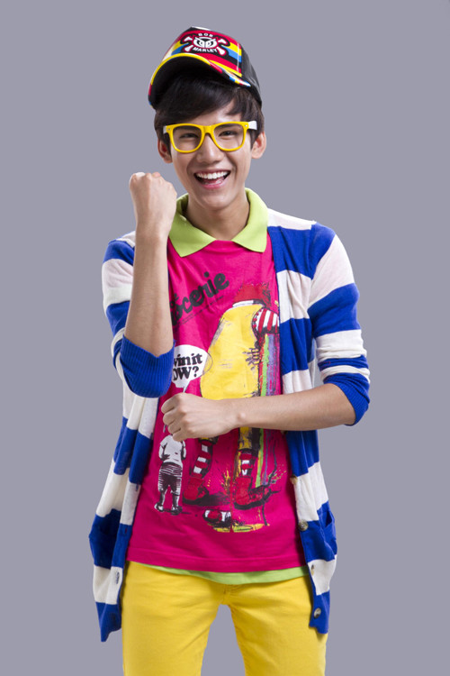 Đăng Khoa Idol trông như một "hộp bút mầu" với trang phục quá màu mè, nhưng trông sự kết hợp này chẳng hề ăn nhập gì với nhau. Đăng Khoa Idol trông như một "hộp bút mầu" với trang phục quá màu mè, nhưng trông sự kết hợp này chẳng hề ăn nhập gì với nhau.