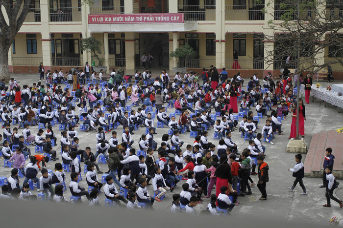 Dạy trẻ cần rất nhiều thời gian và tâm huyết của giáo viên. Ảnh minh họa: Hoàng Mai. Dạy trẻ cần rất nhiều thời gian và tâm huyết của giáo viên. Ảnh minh họa: Hoàng Mai.